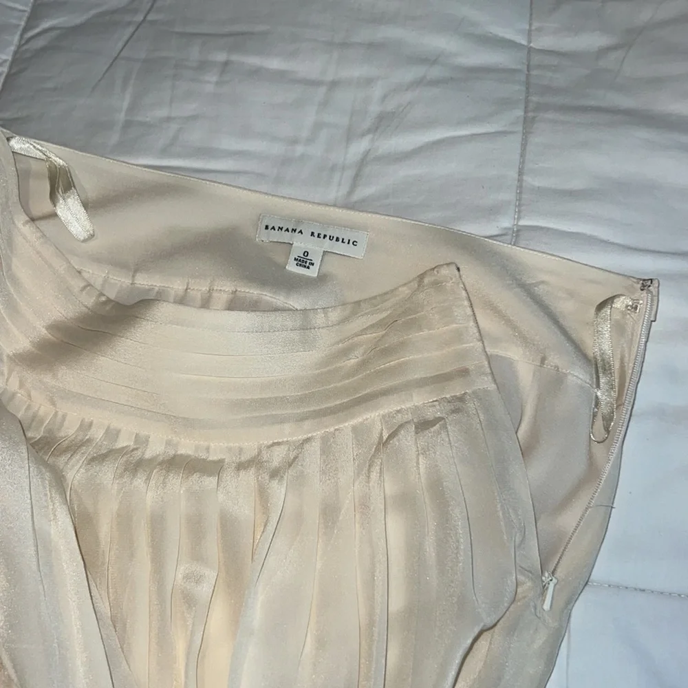 Banana Republic cream ivory silk pleated skit midi with lining zipper closure 0 - Picture 6 of 8